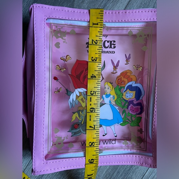 Wet n Wild x Disney’s Alice in Wonderland make-up bag. - Picture 8 of 9